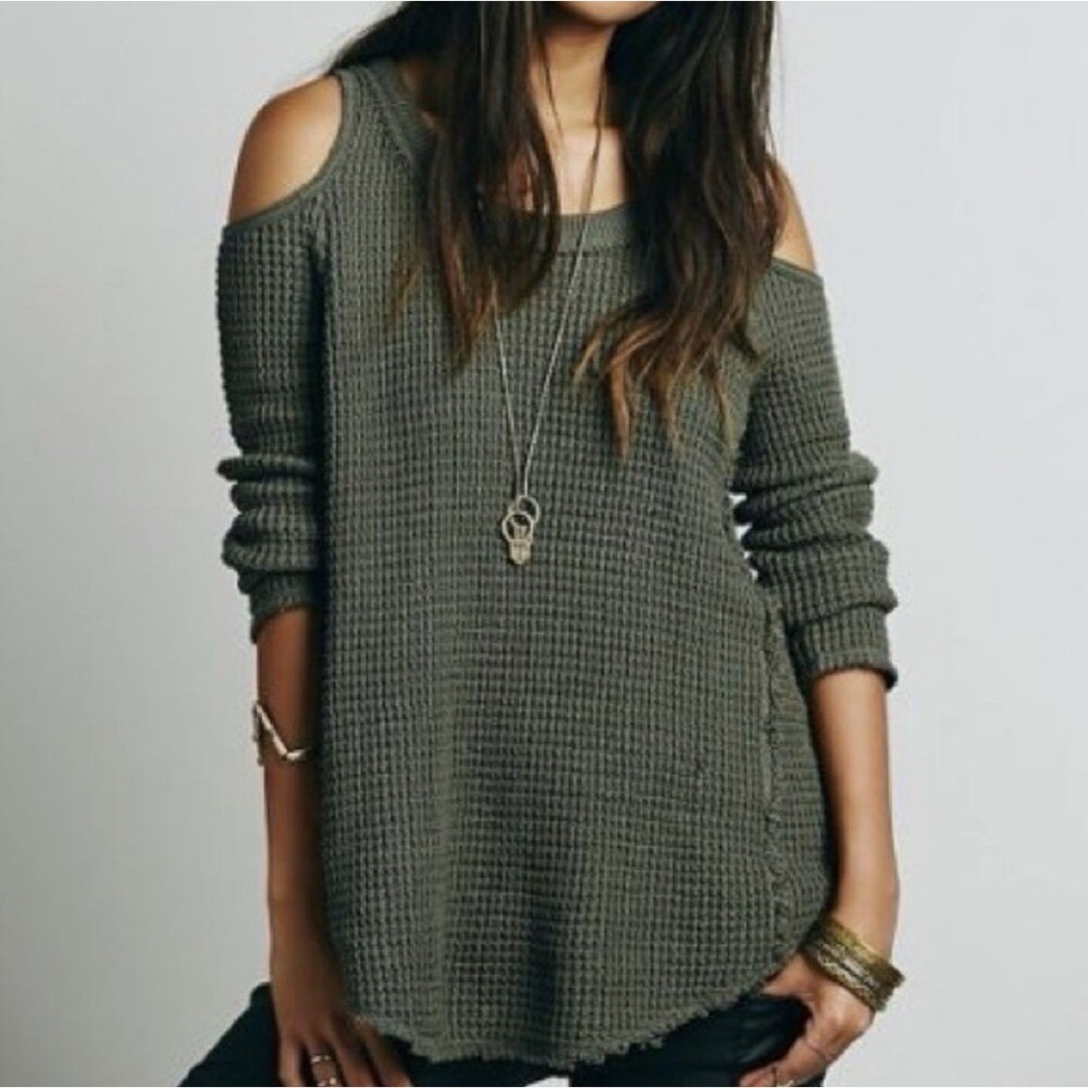 Free People Women's Green Cold Shoulder Sweater Sz XS Relaxed Frayed Boho Casual